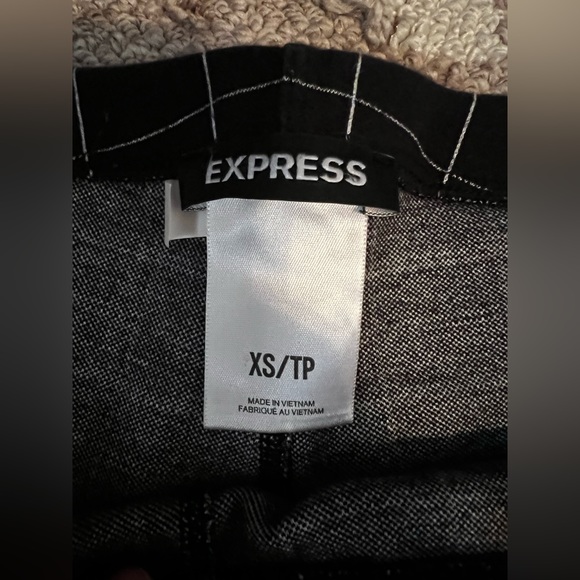 đź–¤Express stretches, size XS, black and white stripe plaid design đź–¤ - Picture 3 of 10